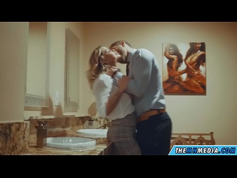 ❤️ ໃນເວລາທີ່ຜິວເນື້ອສີຂາວ busty seduces ທ່ານຢູ່ໃນຫ້ອງນ້ໍາສາທາລະນະ ❤️ ຮູບໂປ້ງາມ ຢູ່ທີ່ພວກເຮົາ lo.sexycamse.top%